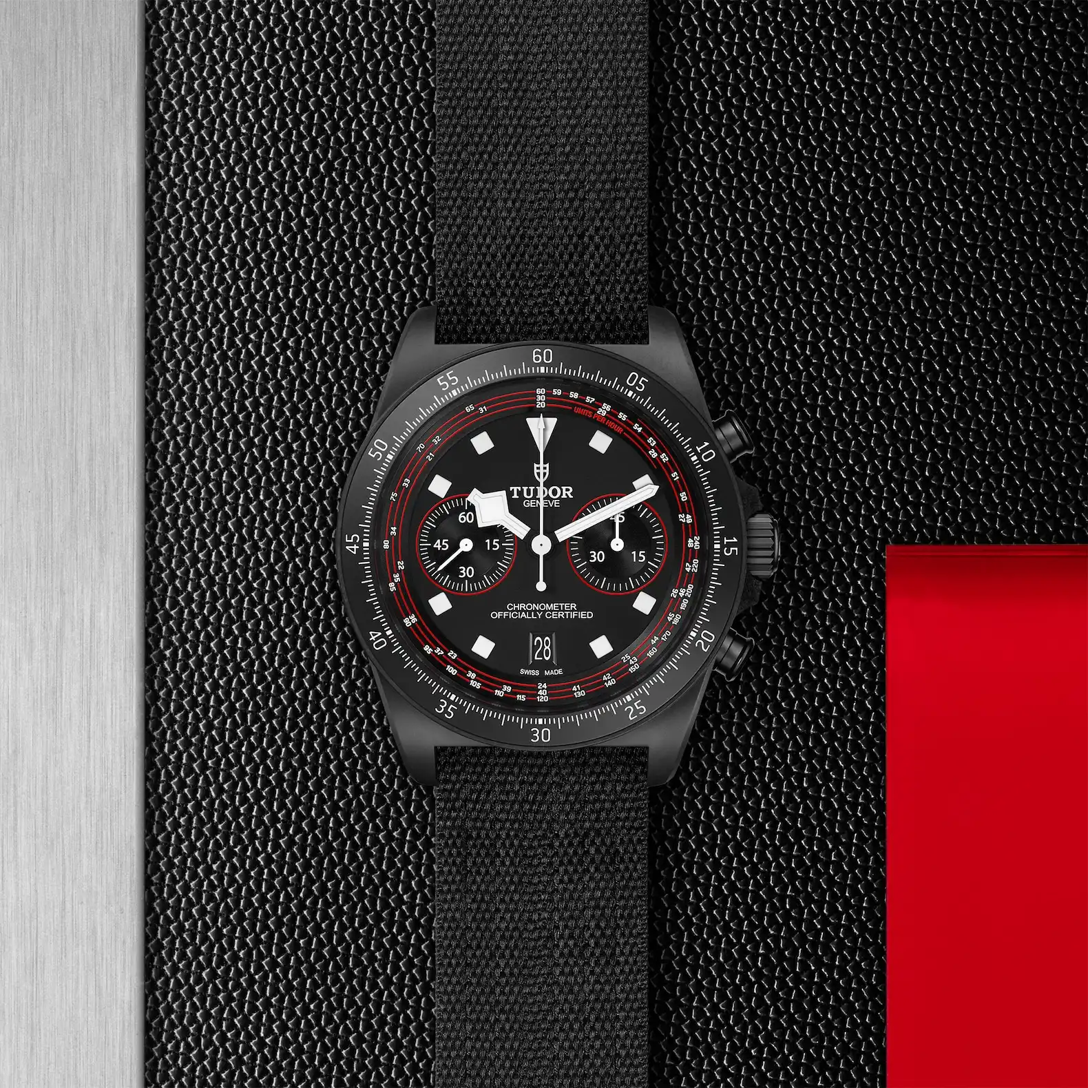 m25827kn-0001_flatlay-std M25827KN-0001